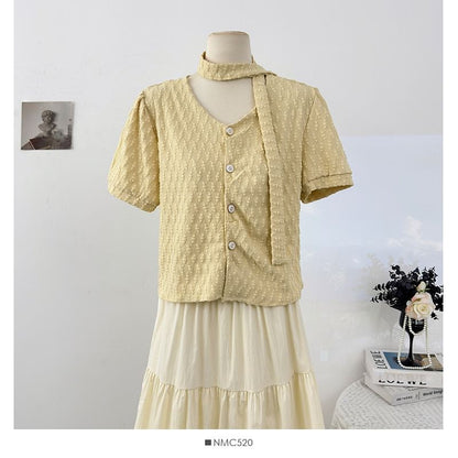 Textured Loose-Fit V-Neck Short-Sleeve Blouse