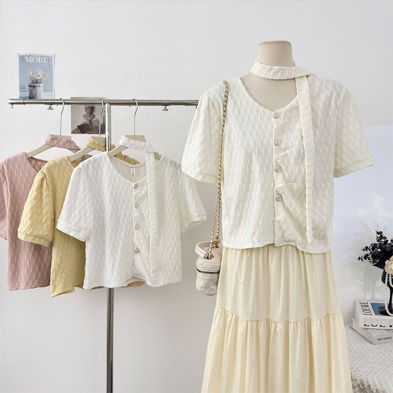 Textured Loose-Fit V-Neck Short-Sleeve Blouse
