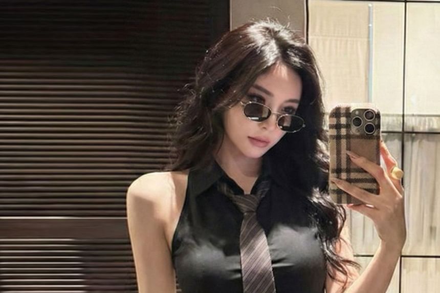 Classic Collared Sleeveless Button-Up Top with Neck Tie