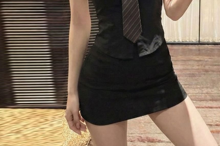 Classic Collared Sleeveless Button-Up Top with Neck Tie