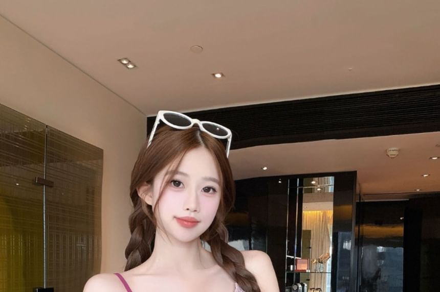 Lace-Trim Crop Camisole with V-Neck and Cutout Back