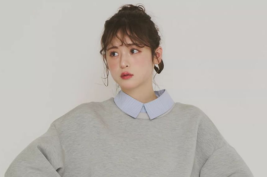 Ruffled Hem Collared Oversized Sweatshirt