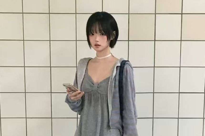 Ruched Solid V-Neck Long-Sleeve Tee