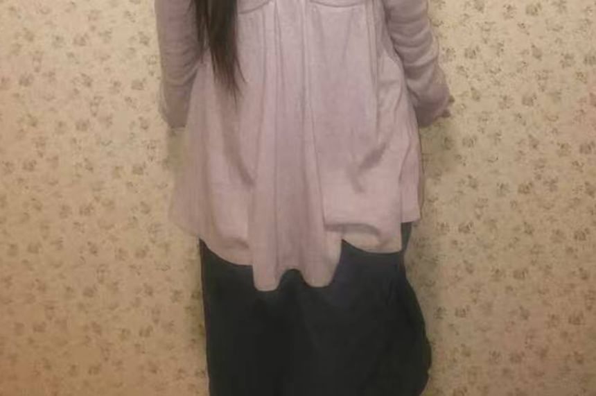 Ruched Solid V-Neck Long-Sleeve Tee