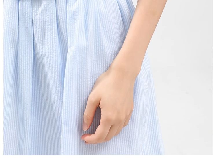 Cold Shoulder Crop Tee with Short Sleeves