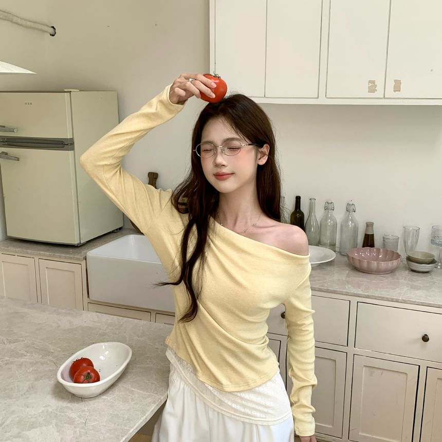 Mock Two-Piece Off-Shoulder Lace Panel Slim Fit T-Shirt