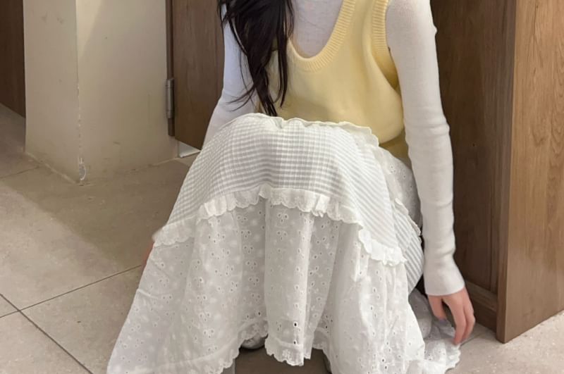 V Neck Lace Panel Camisole Top