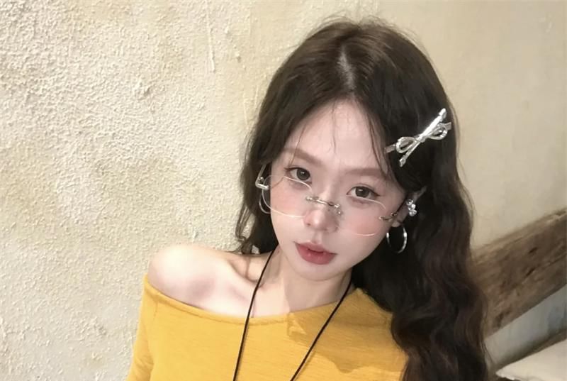 One-Shoulder Long-Sleeve Top - Minimalist Design