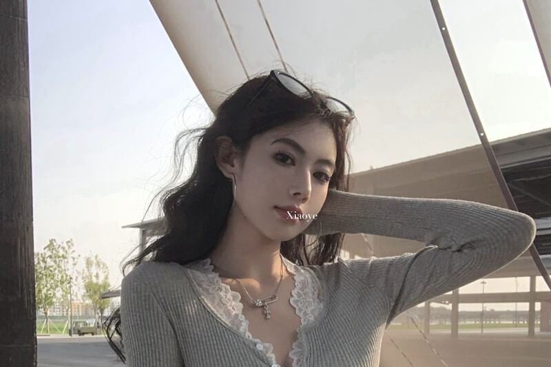 V-Neck Plain Ribbed Cardigan / V-Neck Plain Lace Tank Top
