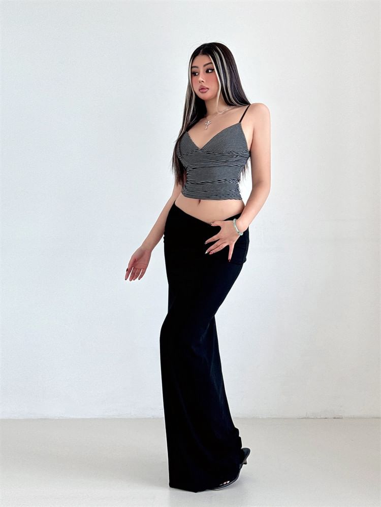 Shirred Striped Crop Top with V-Neckline - Trendy