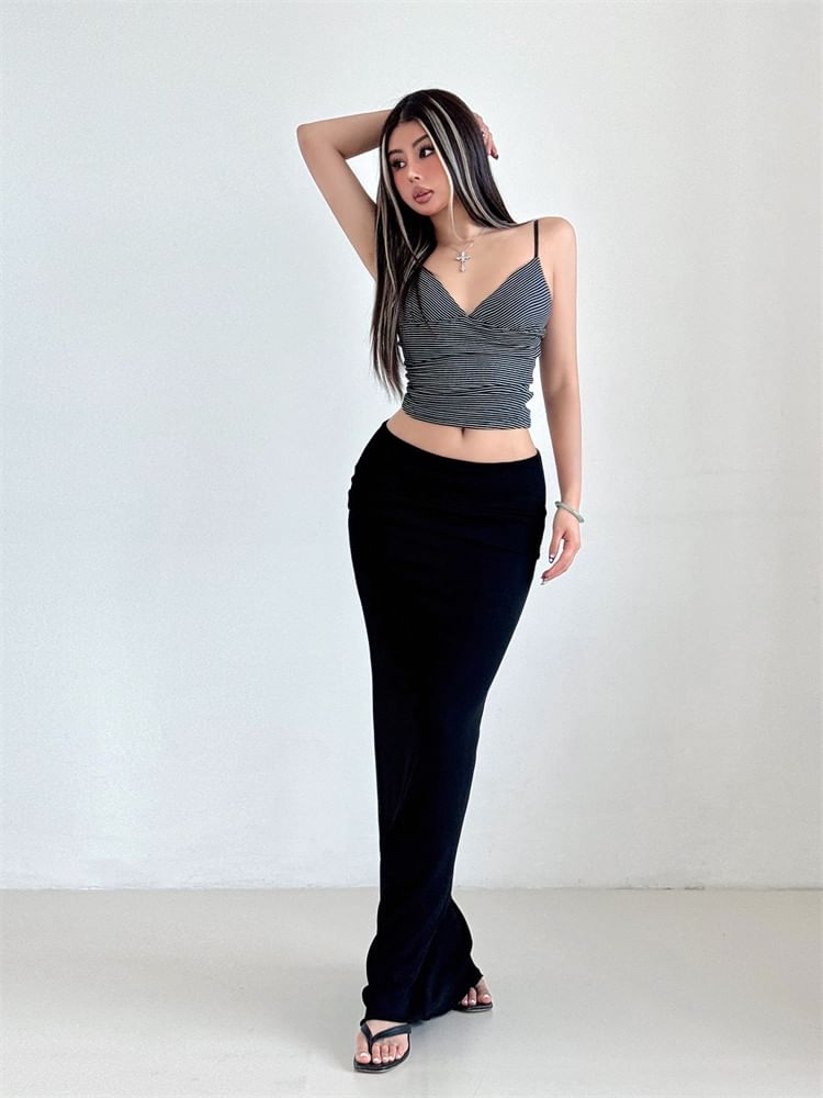 Shirred Striped Crop Top with V-Neckline - Trendy