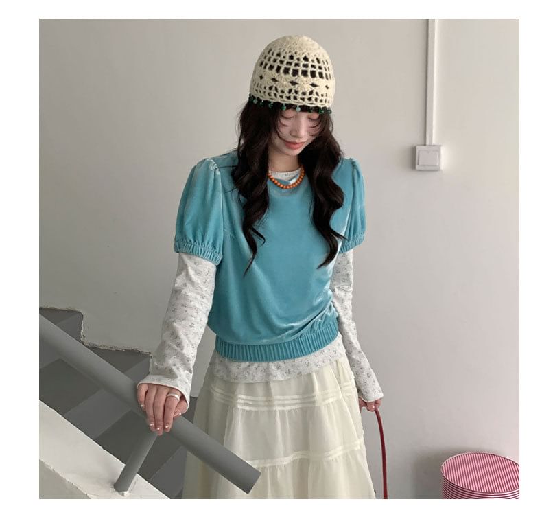 Casual Short Sleeve Crop Tee with Round Neck