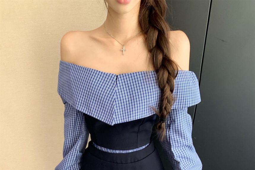 Black Crop Top with Off-Shoulder Plaid Panels - Altfashion Shop