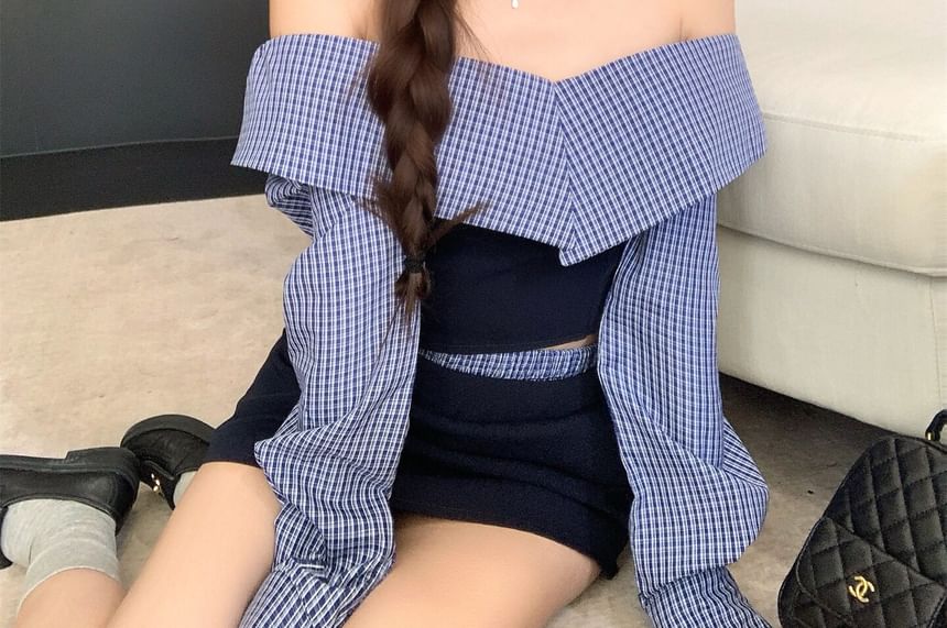 Black Crop Top with Off-Shoulder Plaid Panels - Altfashion Shop