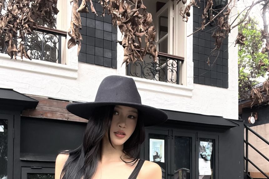 Sleeveless Plain Bodysuit Top / Long-Sleeve Knit Shrug