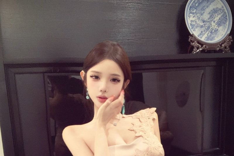 One-Shoulder Lace Panel Satin Bodycon Evening Gown