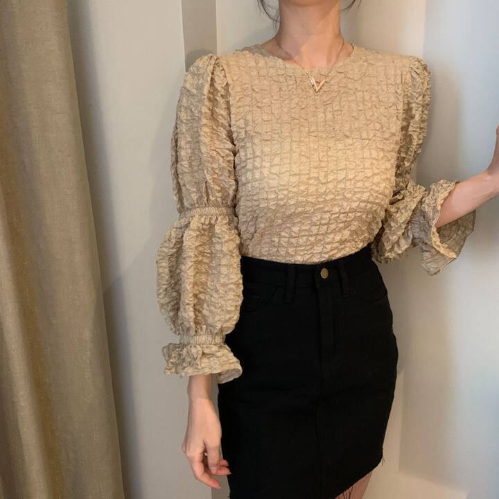 Textured Blouse with Puff Sleeves and Crew Neck in Solid