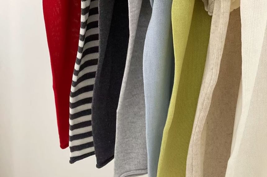Knit Top with Elbow Sleeves and Crew Neckline