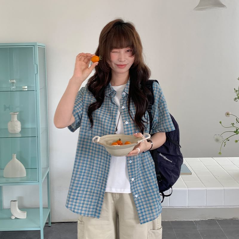Collared Plaid Short-Sleeve Shirt