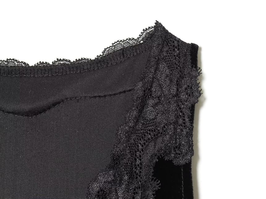 Lace-Trim V-Neck Cropped Tee