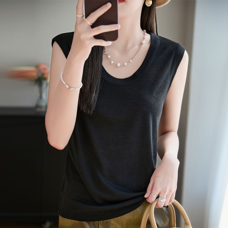 Scoop Neck Sleeveless Knit Top