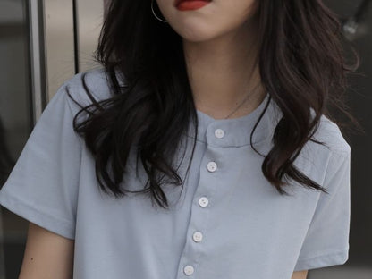 Half-Buttoned Short-Sleeve Crop Tee with Crew Neck