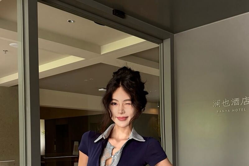 Short-Sleeve Plain Lace Panel Crop Polo Shirt