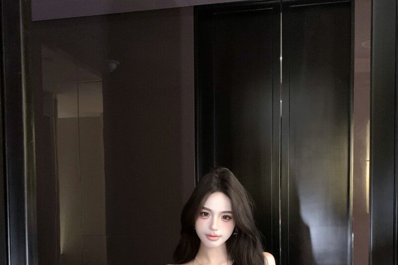 Lace Trim Plain Crop Tank Top