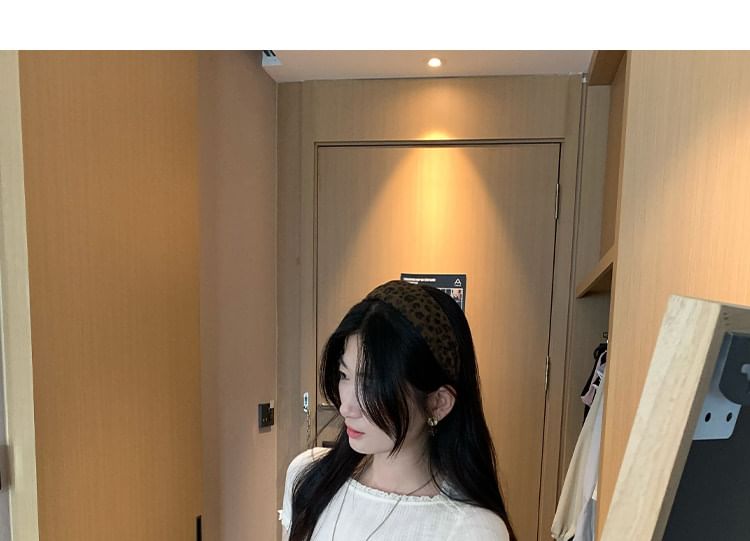 Short Sleeve Boat Neck Plain Lace Trim Ruched Top