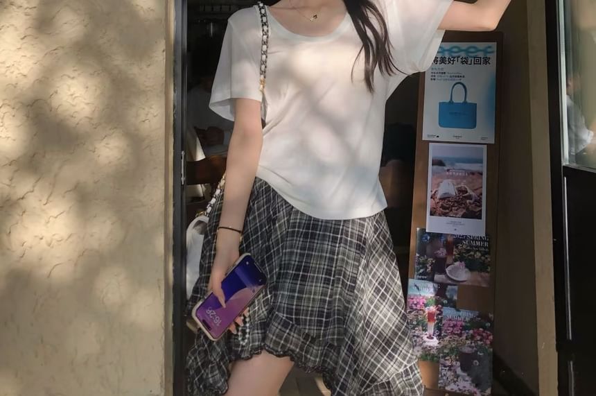 Short-Sleeve Crew Neck Plain T-Shirt / High Waist Plaid Asymmetrical Mini A-Line Skirt