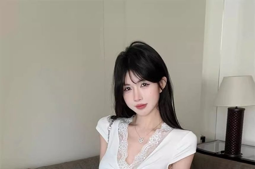 Cap-Sleeve V-Neck Plain Lace Trim Crop T-Shirt