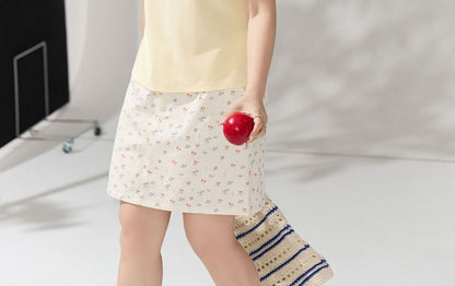 Lace-Trimmed V-Neck Short-Sleeve Blouse