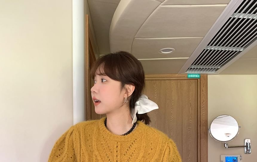 Puffed Sleeve Crew Neck Knit Top