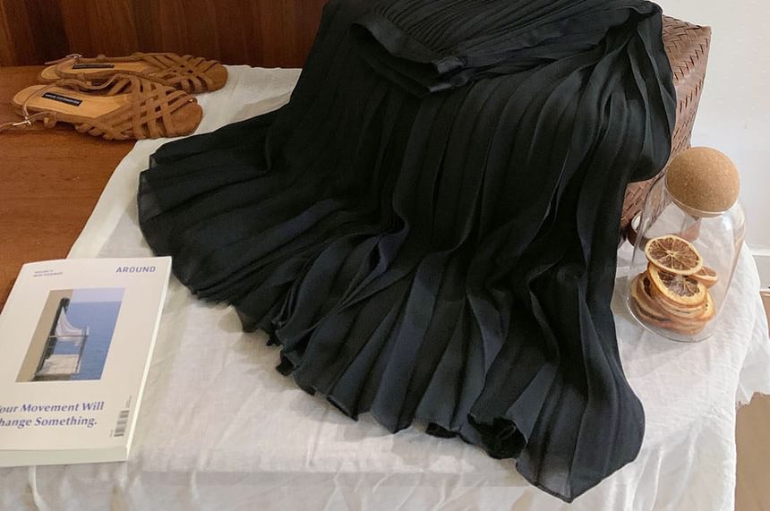 Mid Rise Plain Midi Pleated Skirt