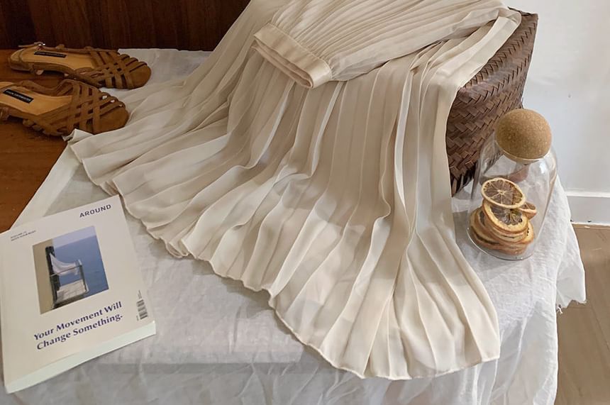 Mid Rise Plain Midi Pleated Skirt