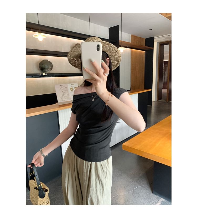 Off-Shoulder Short Sleeve Solid Cropped Blouse