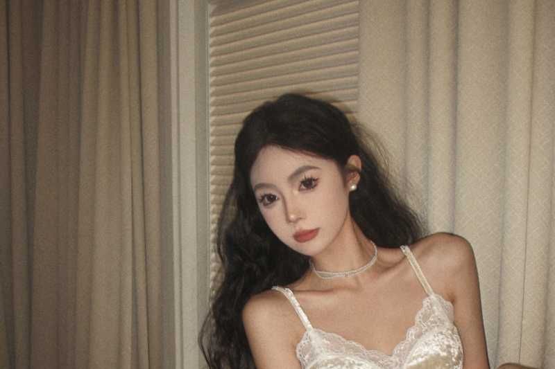 Velvet V-Neck Lace Trim Crop Camisole
