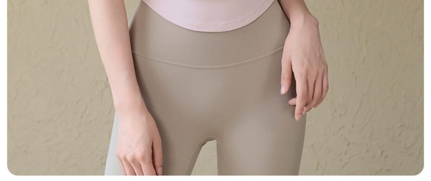 Scoop Neck Plain Cutout Padded Tank Top