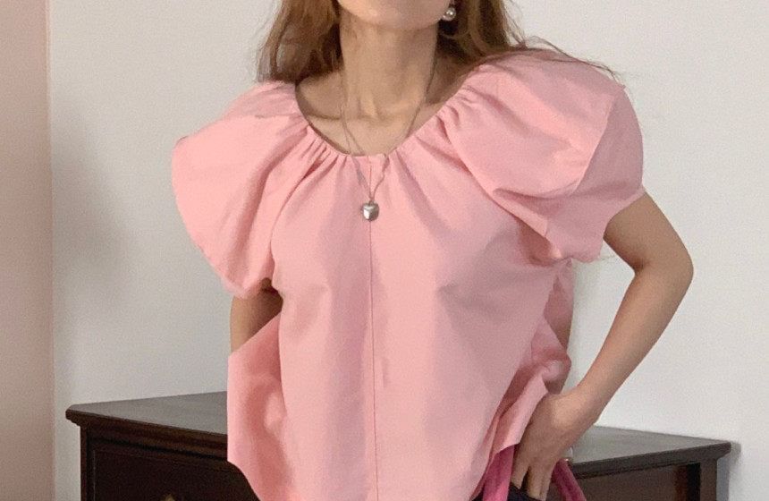 Scoop Neck Ruched Top Short Sleeve Style