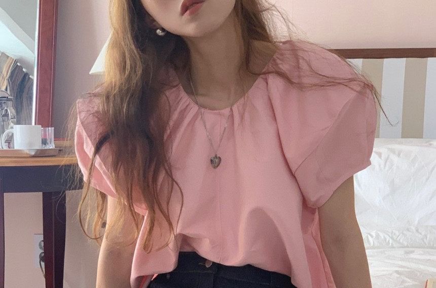 Scoop Neck Ruched Top Short Sleeve Style