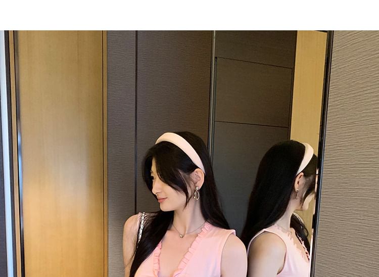 Frill Tie Front V-Neck Crop Tank Top