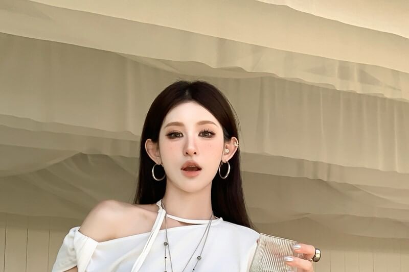 Off-Shoulder Short-Sleeve Slim T-Shirt
