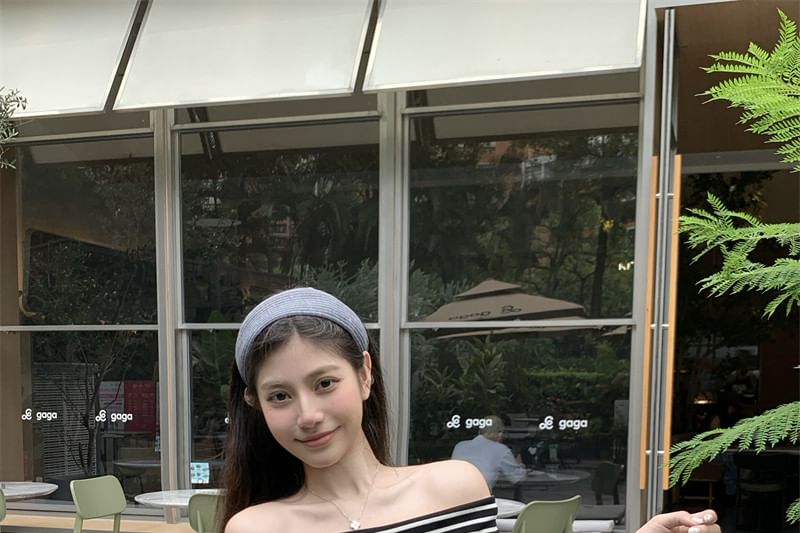 Off-Shoulder Batwing Sleeve Tee