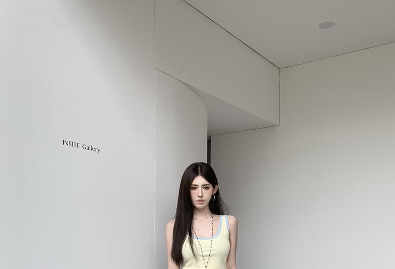 Two-Tone Scoop Neck Crop Tank Mock Layer