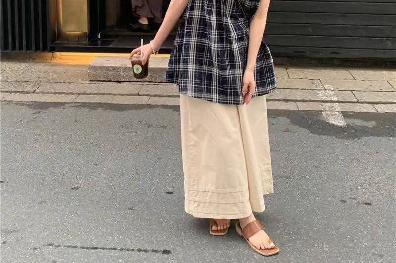 Plaid Tunic Top with Round Neck Sleeveless