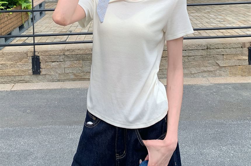 Short-Sleeve Crewneck Plaid Panel Crop T-Shirt