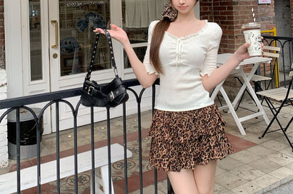 Short-Sleeve V-Neck Plain Crop Knit Top