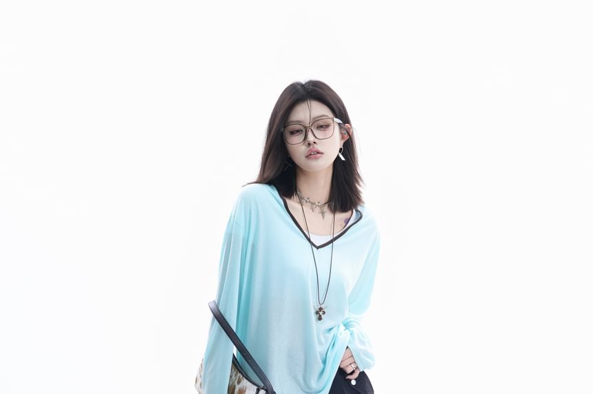 Long-Sleeve V-Neck Contrast Trim T-Shirt