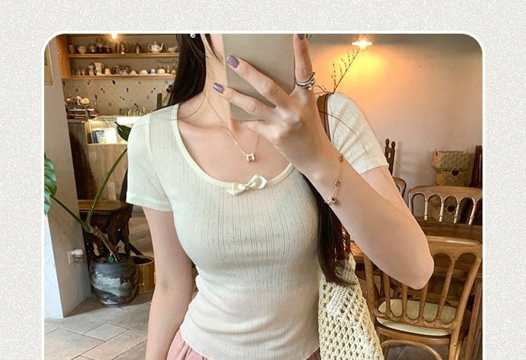 Scoop Neck Slim Fit T-Shirt with Short Sleeves