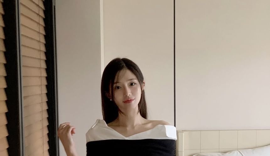 Two-Tone Off-Shoulder Ruched Blouse with Short Sleeves
